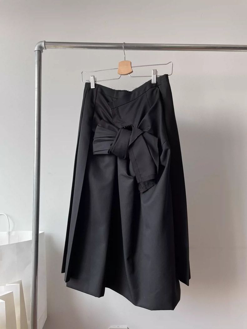 Comme des Garcons Comme des Garcons size S Bow black skirt Size 26" / US 2 / IT 38 - 1 Thumbnail