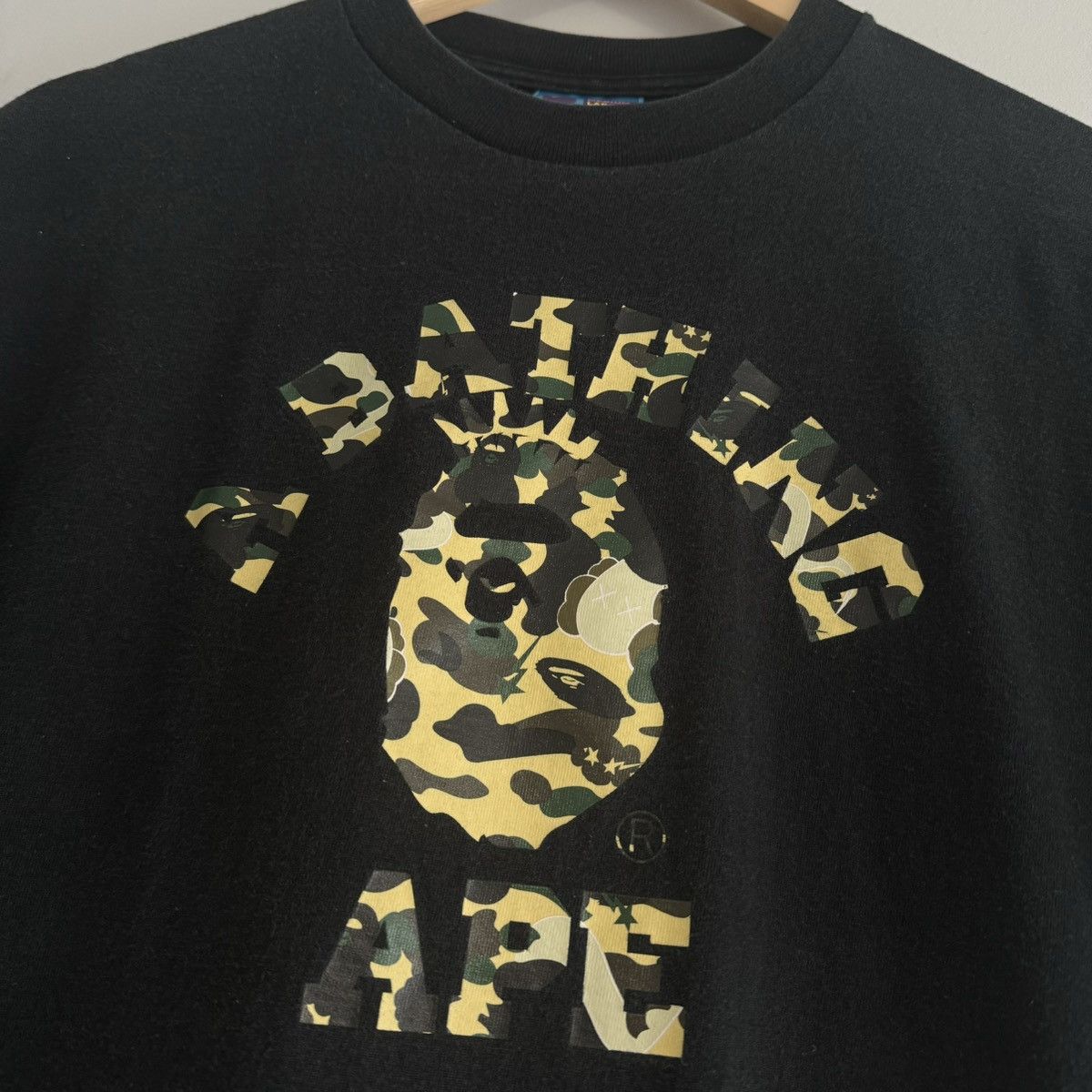 Bape × Kaws OG Bendy Color Camo College Logo Tee NYC Size US L / EU 52-54 / 3 - 1 Thumbnail