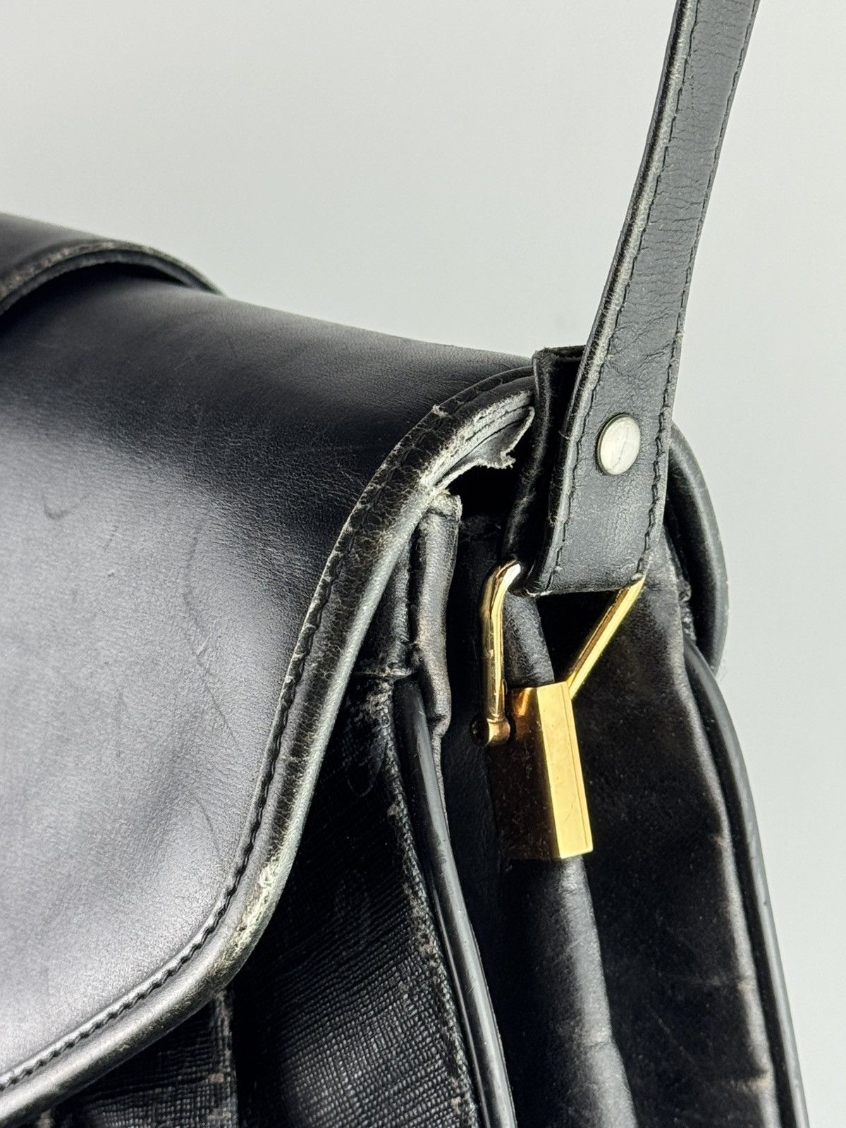 Gucci Vintage Gucci Shoulder / Crossbody Bag Black 111-02-704 Size ONE SIZE - 7 Thumbnail