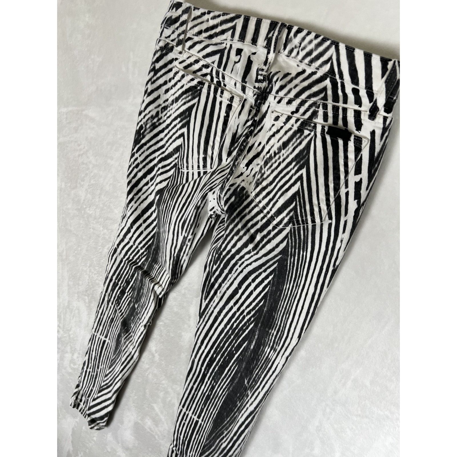Joe's JOE'S Jeans Wood Grain Print Skinny Ankle Pants Black & Whit Size 28" / US 6 / IT 42 - 7 Thumbnail