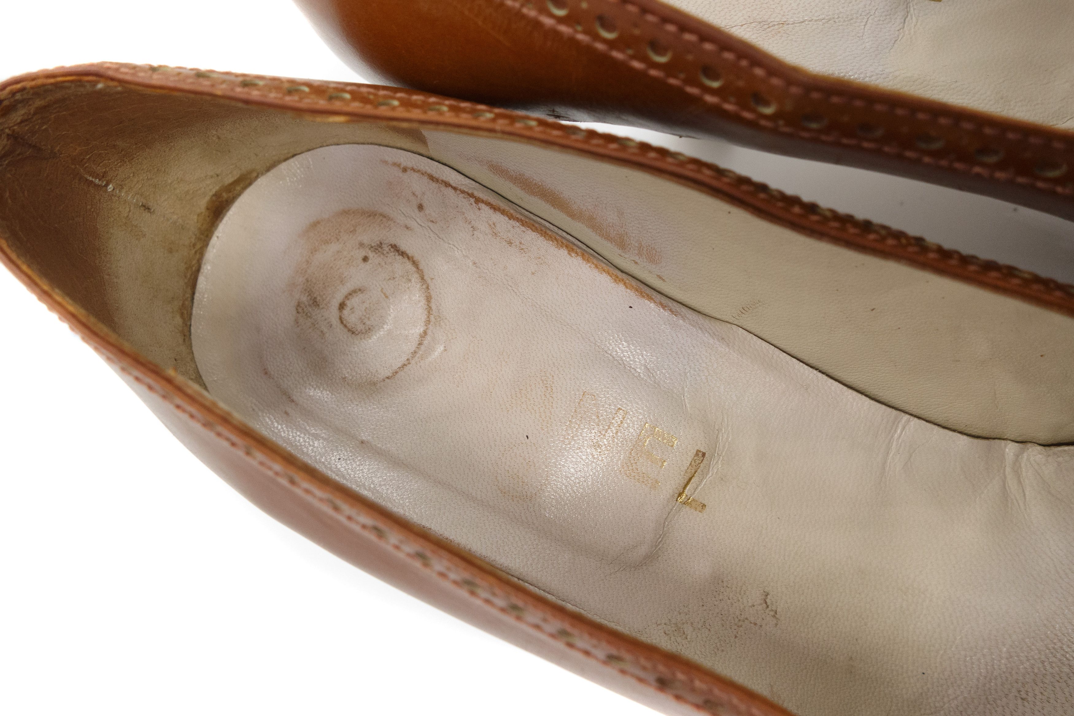 Chanel 00s Leather Brogue Cap Toe Pumps Low Heels Vintage Size US 8.5 / IT 38.5 - 10 Thumbnail