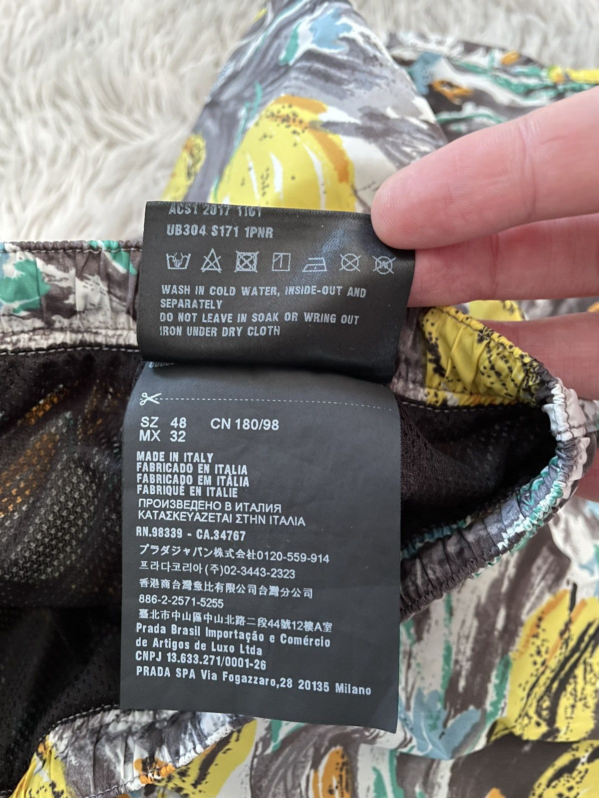 Prada Prada Sport Yellow Tulips Flower Pattern Red Tab Shorts Size US 32 / EU 48 - 6 Thumbnail