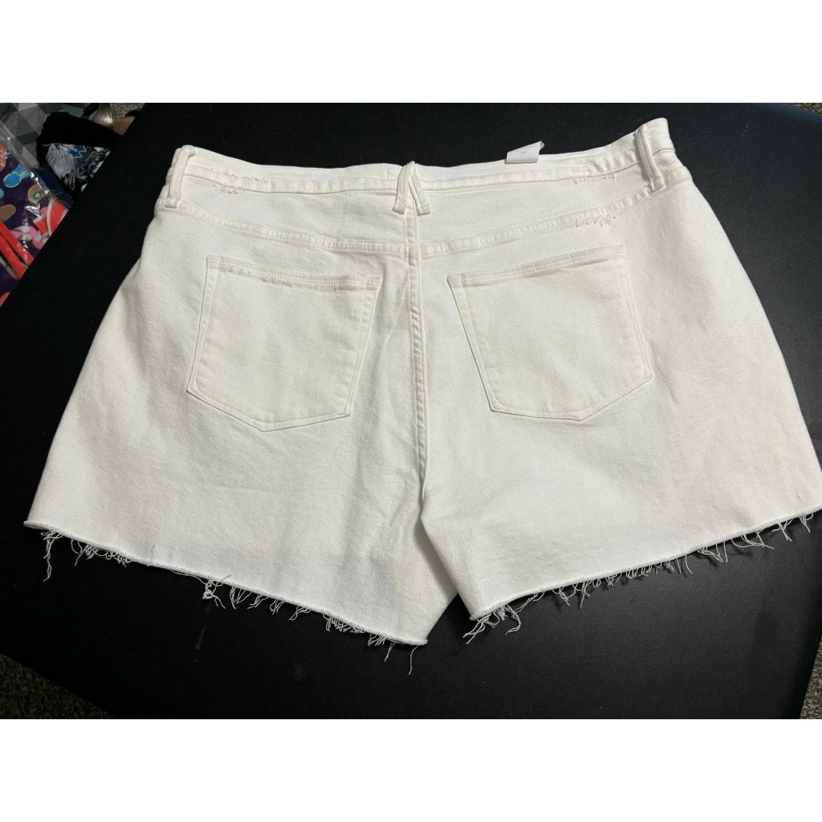 Good American Good American Distressed Frayed Hem Shorts Size 18 NWOT Size 40" / US 18 - 4 Thumbnail