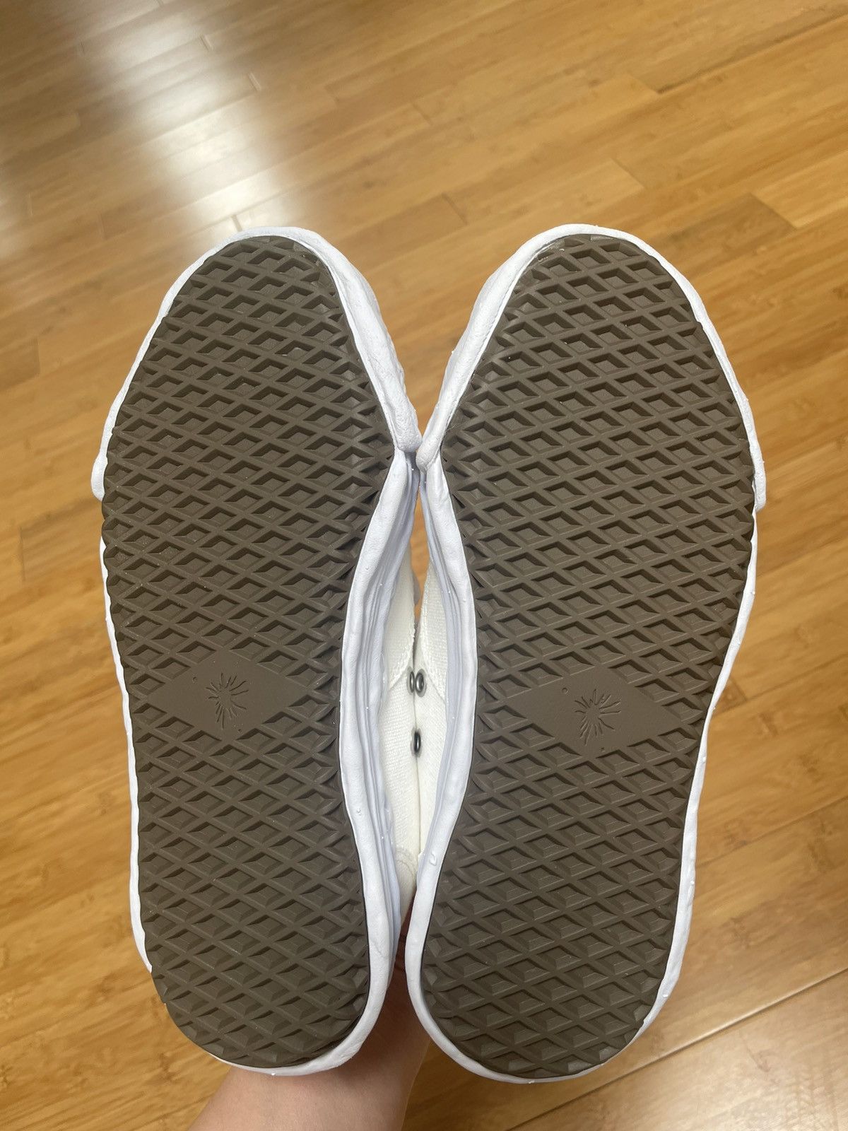 Maison MIHARA YASUHIRO Maison Mihara Yasuhiro White Low Top Sneakers Size 37 Size US 6 / IT 36 - 5 Thumbnail