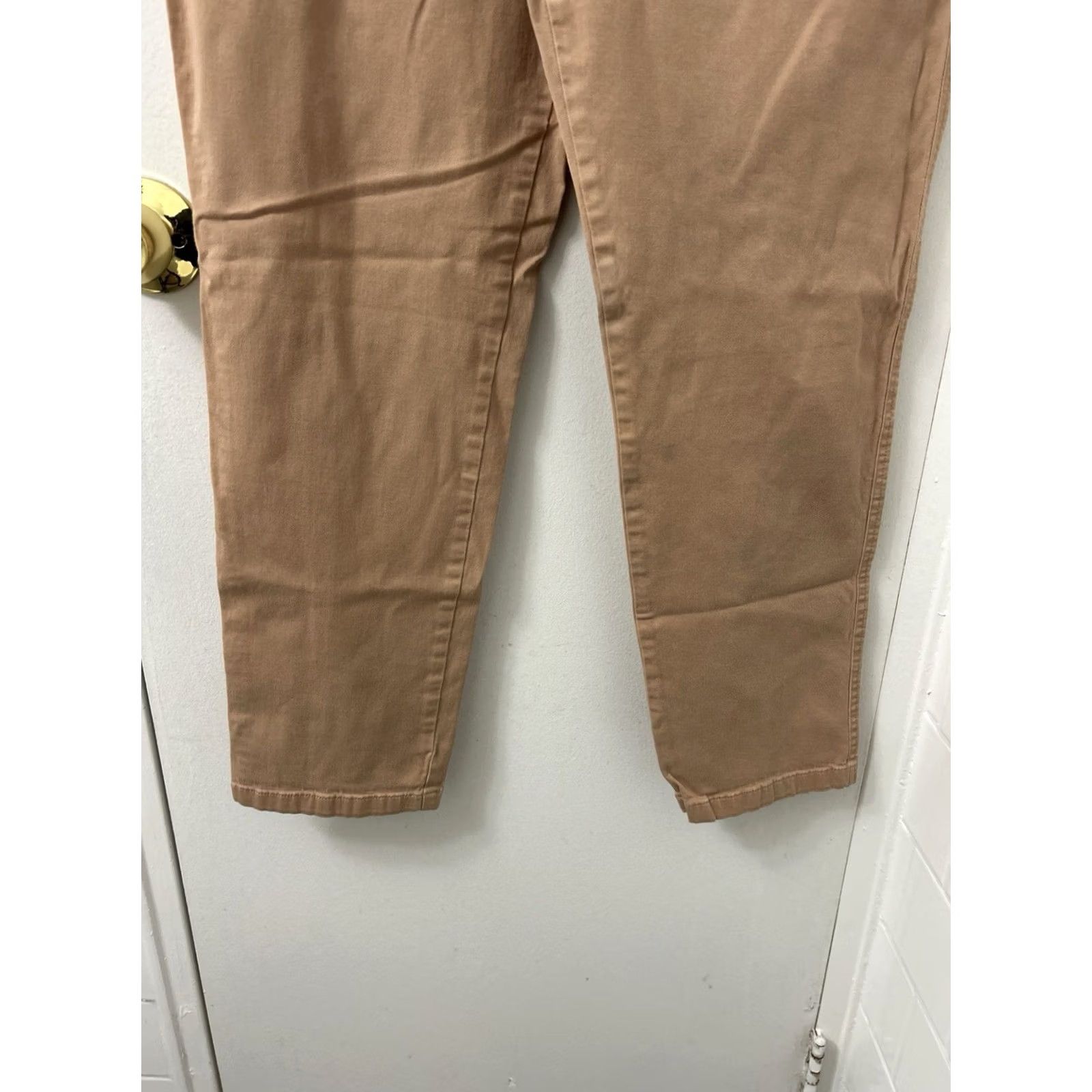 Ralph Lauren VINTAGE? No – Lauren Ralph Lauren Pants Women 12 Chino Straight Leg Beige Khaki 34x27 Stretch Comfort Easy Care YKK Buttons Zip Fly Workwear Casual Size 34" / US 12 / IT 48 - 3 Thumbnail