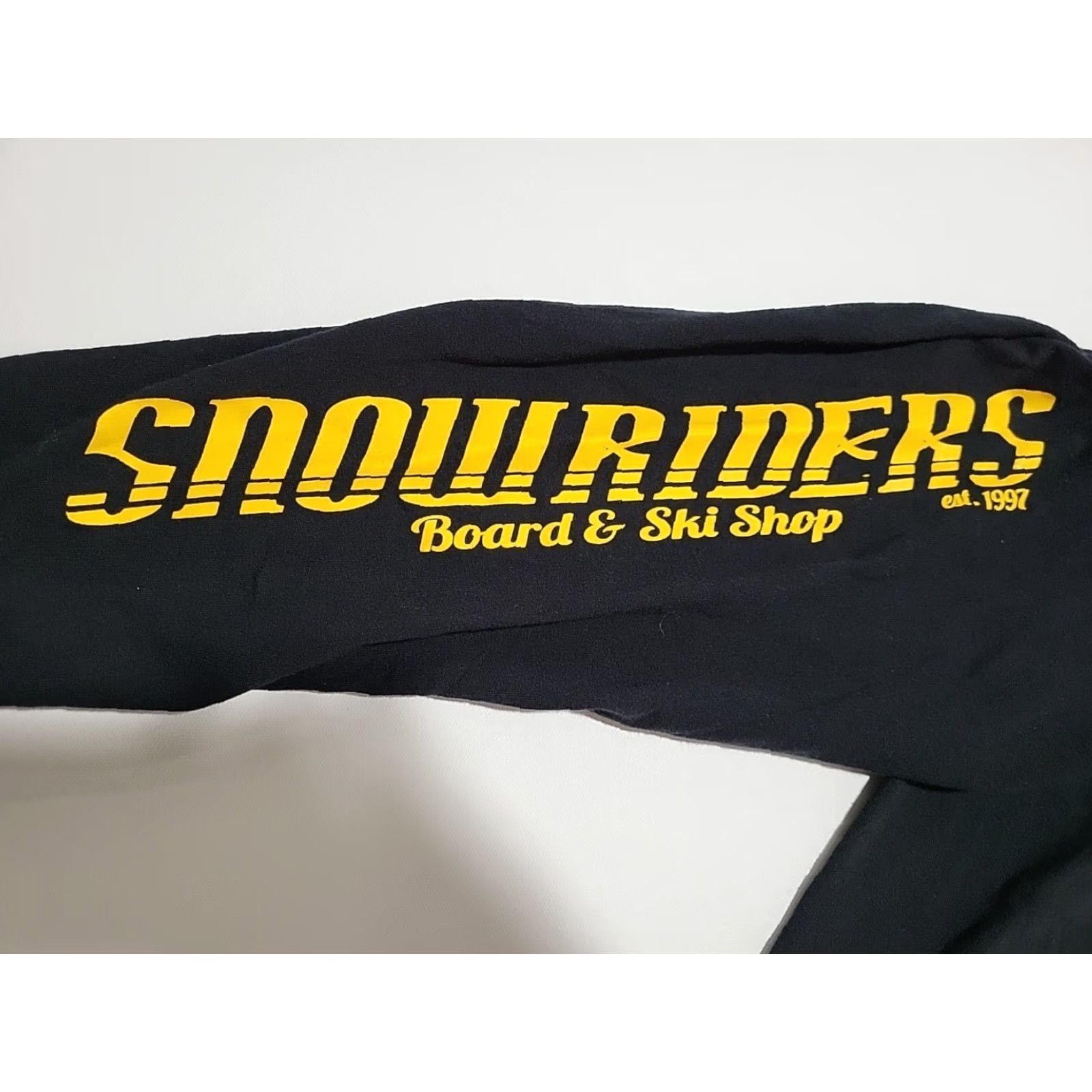 Gildan Gildan Ultra Cotton T-Shirt Men Snowriders Boardshop Graphic Print Crew Neck Long Sleeve XL Black Yellow Ski Snowboard Theme Size US XL / EU 56 / 4 - 5 Thumbnail