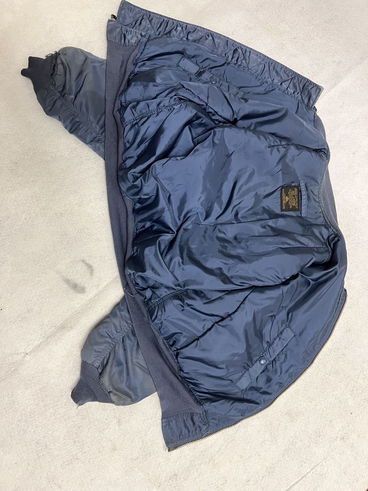 Alpha Industries 383. 80s Alpha MA-1 Flight Jacket USA Knoxville Vintage Size US L / EU 52-54 / 3 - 3 Thumbnail