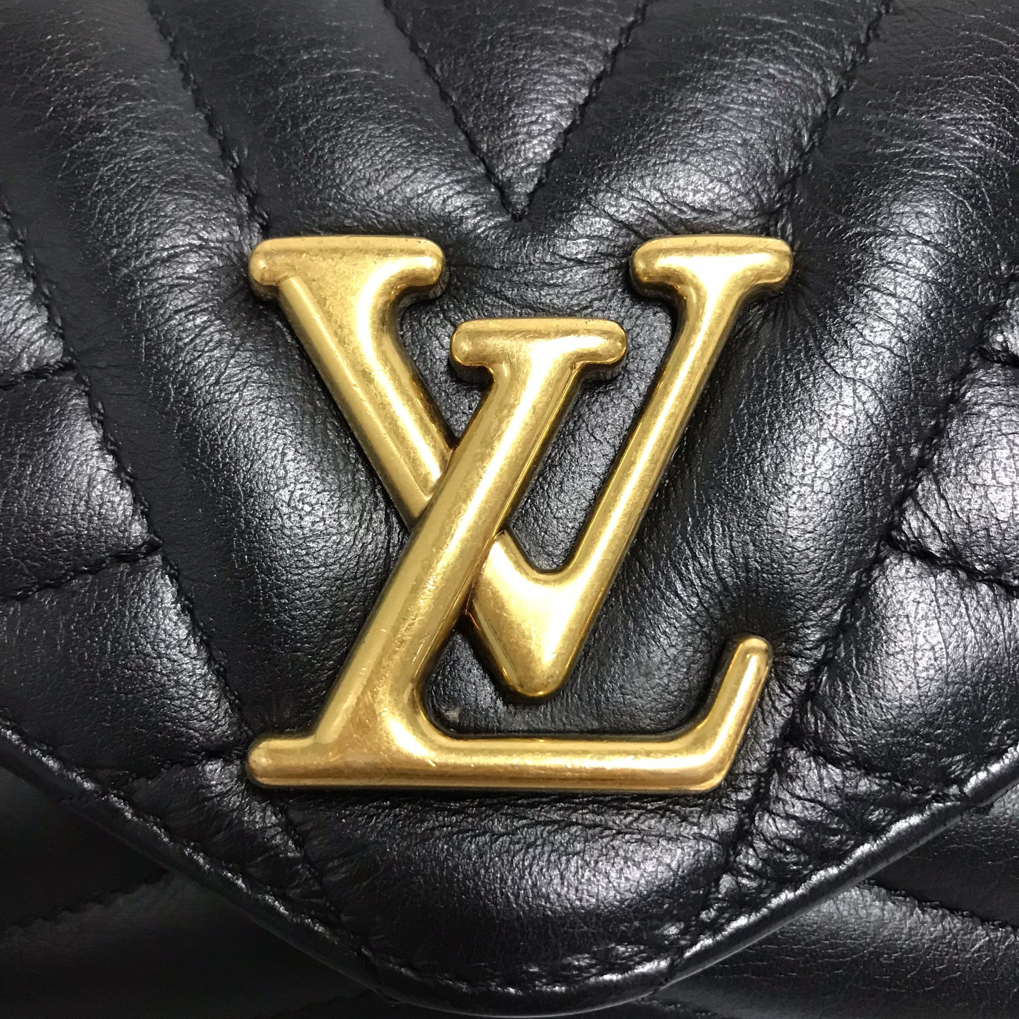 Louis Vuitton LV New Wave Black Quilted Calf Leather Chain Crossbody Bag Size ONE SIZE - 7 Thumbnail