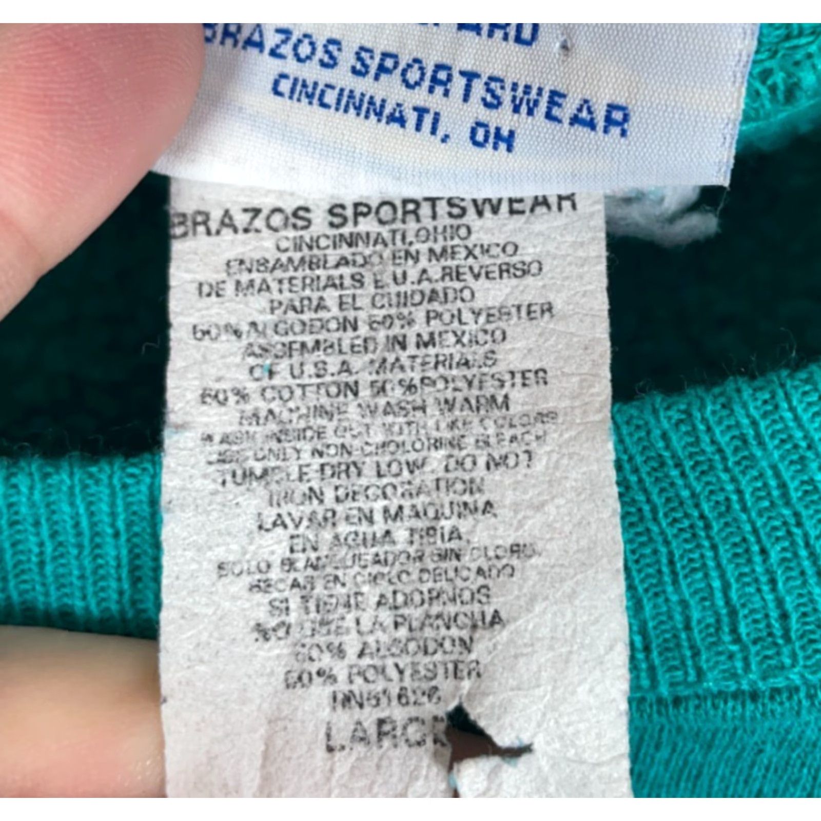 Disney VINTAGE Pooh 90s Winnie The Pooh Tigger Sweatshirt Raglan Sleeve Adult Large Green Crew Neck Pullover Cartoon Disney Women Size L / US 10 / IT 46 - 4 Thumbnail