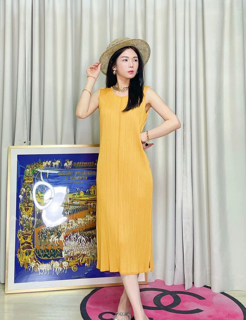 Issey Miyake Issey Miyake size:1 A long sleeveless dress with a yellow Size S / US 4 / IT 40 - 3 Thumbnail