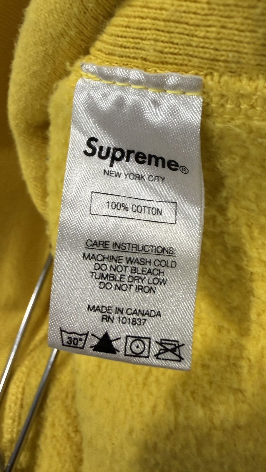Supreme FW/19 SUPREME YELLOW BANDANA BOX LOGO Size US L / EU 52-54 / 3 - 12 Thumbnail