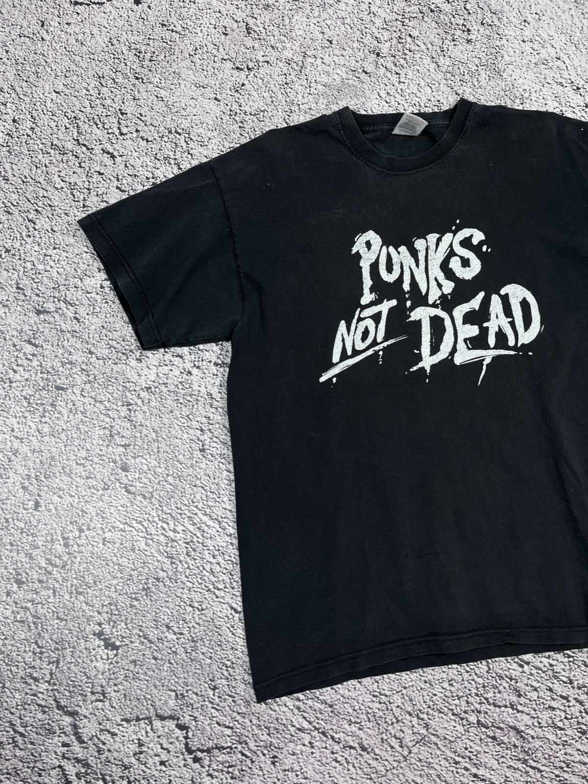 Band Tees Vintage Punk’s Not Dead Band Rock Tee Size US M / EU 48-50 / 2 - 2 Thumbnail