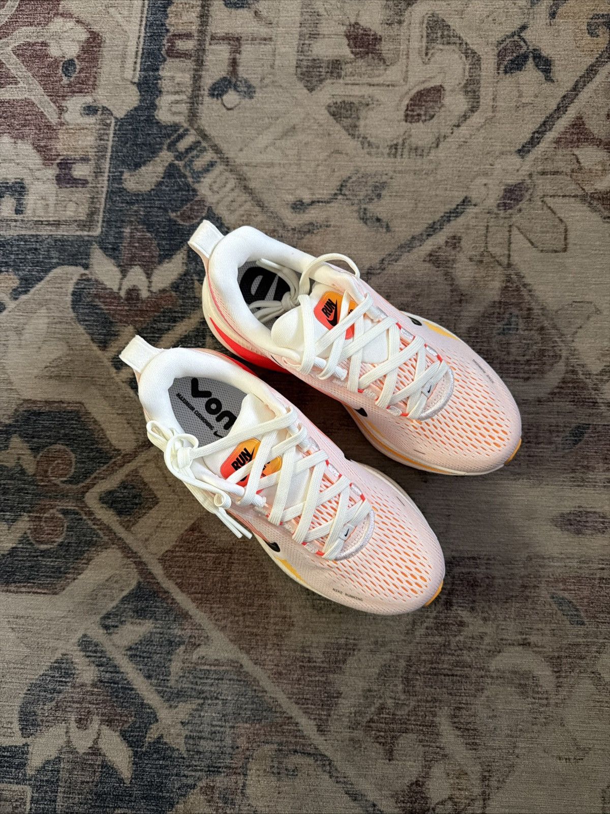 Nike Nike Vomero 18 Size US 5 / IT 35 - 3 Thumbnail