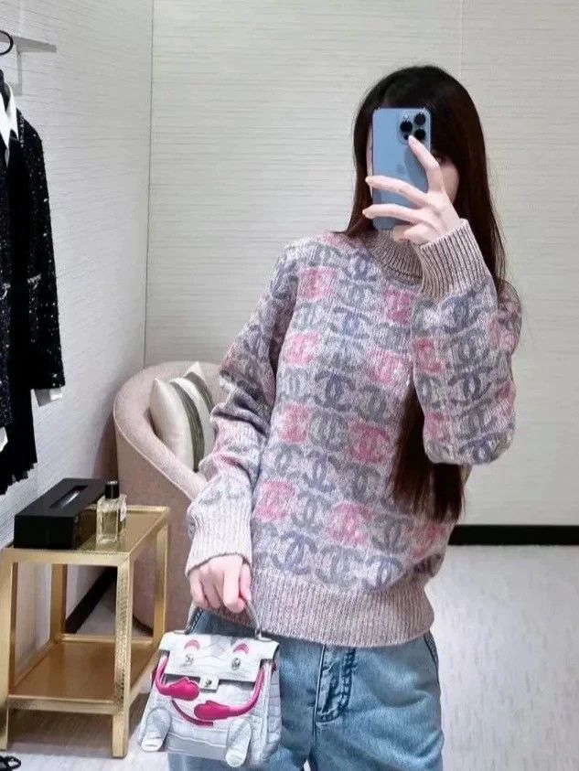 Chanel Chanel 22K gray and pink sequin double C turtleneck long-s Size XS / US 0-2 / IT 36-38 - 2 Thumbnail