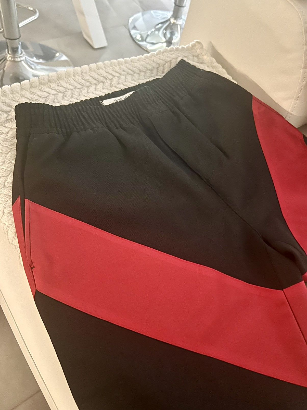 Givenchy RARE Givenchy Luxury Sweatpants Red V Design Black Pants Size US 30 / EU 46 - 1 Thumbnail