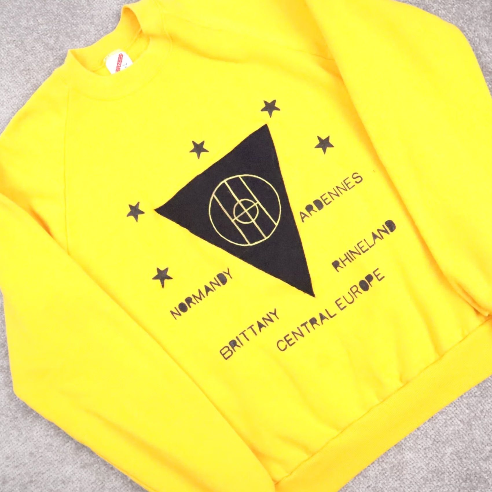 Vintage VINTAGE Shirt Mens L Yellow Central Europe Long Sleeve Crew Neck Pullover Sweatshirt Size US L / EU 52-54 / 3 - 7 Thumbnail