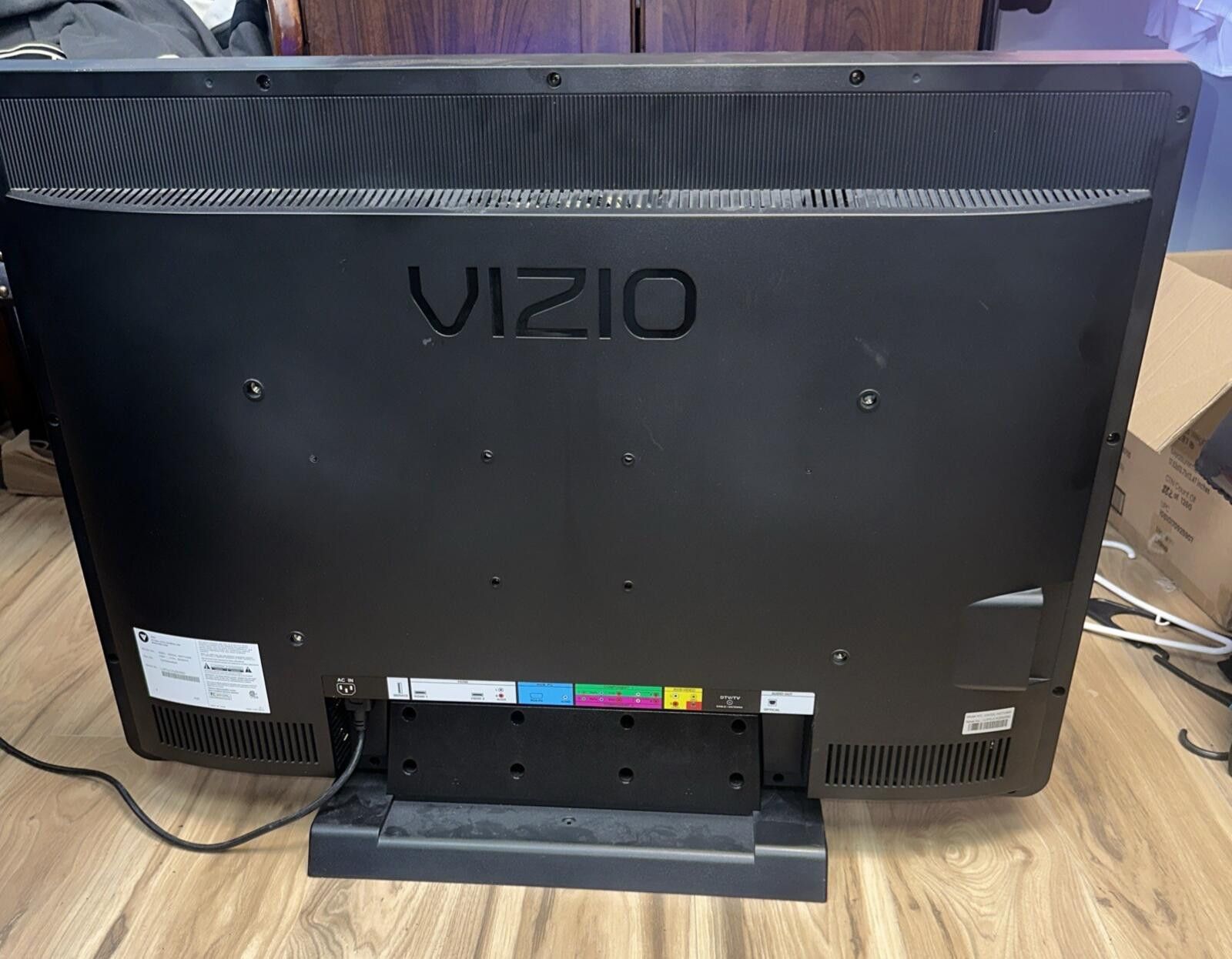 Vision Streetwear Vizio VW32L HDTV40A 32" LCD HDTV HDMI Flat Screen w Remote Size ONE SIZE - 5 Thumbnail