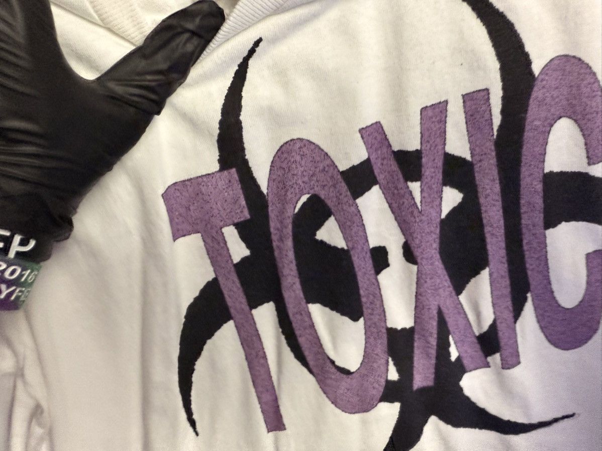 Vintage toxic t Size US L / EU 52-54 / 3 - 4 Thumbnail