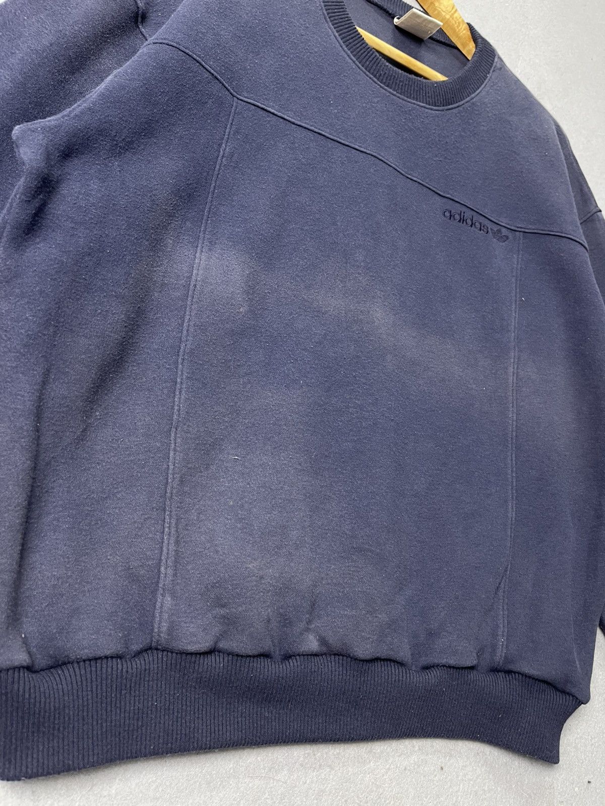 Adidas Vintage Adidas Originals Minimal Embroidered Sweatshirt Size US L / EU 52-54 / 3 - 6 Thumbnail