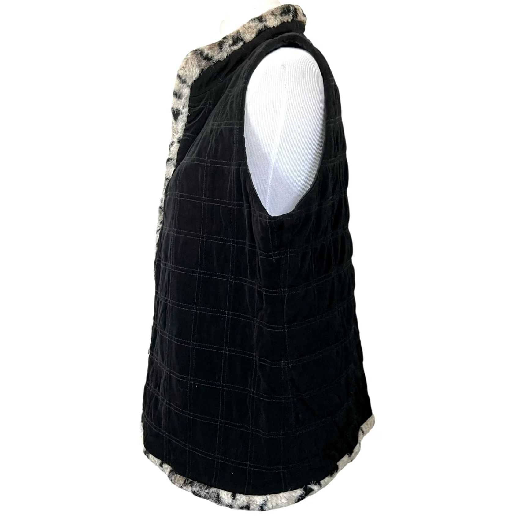 Vintage Chico's Travelers Black Quilted Vest Faux Fur Trim Women’s Size L (2) Vest Women L Black Quilted Faux Fur Chico's Travelers Vintage? Size L / US 10 / IT 46 - 3 Thumbnail