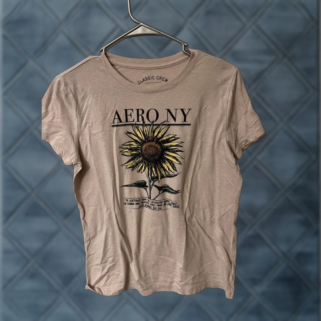 Vintage Aeropostale Womens XL T-Shirt Crew Neck Pink Floral Logo Short Sleeve Classic Crew T-Shirt Womens XL Pink Floral Logo 90s? Size XL / US 12-14 / IT 48-50 - 1 Thumbnail