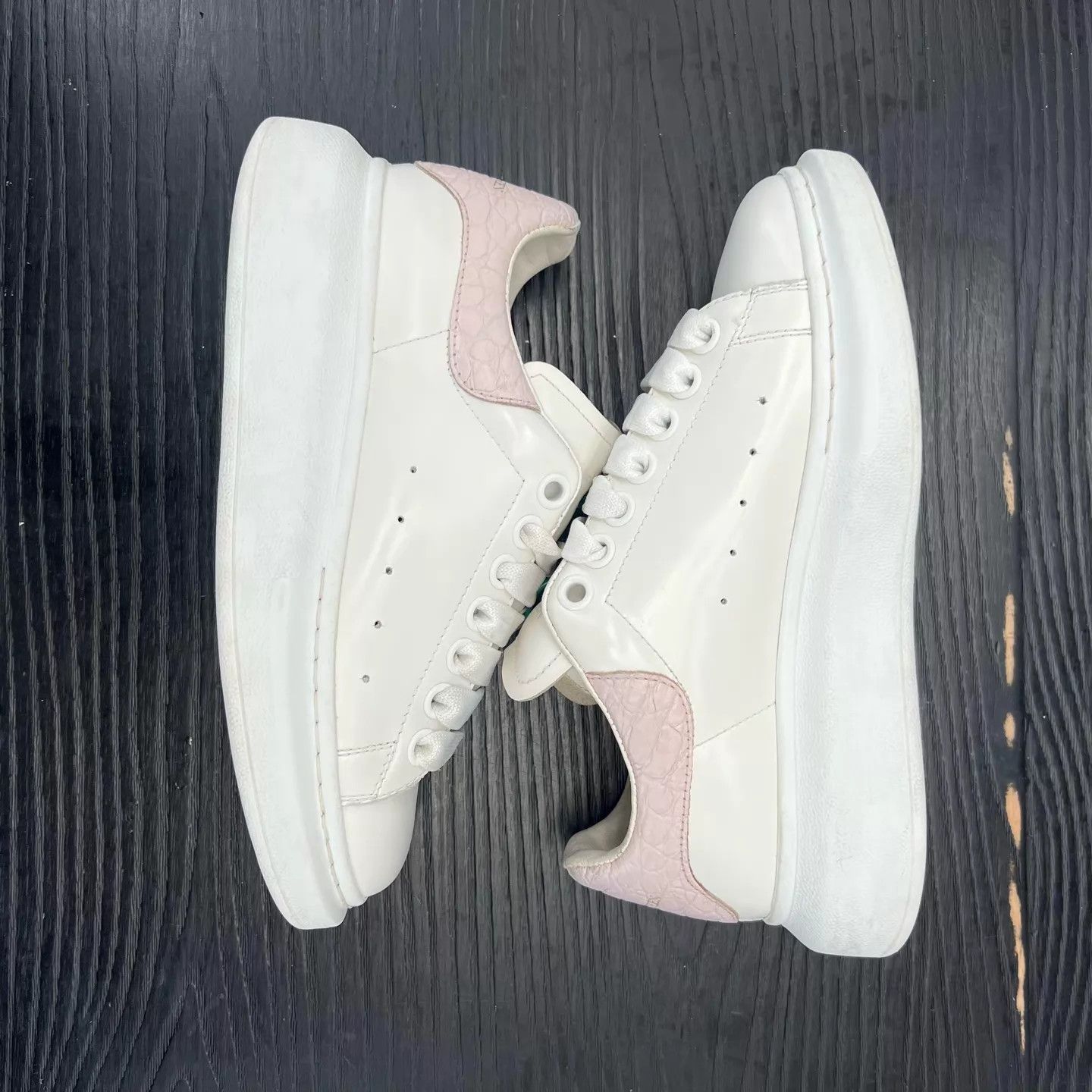 Alexander McQueen McQueen Croc-Embossed White & Pink 36 Size US 5.5 / IT 35.5 - 6 Thumbnail