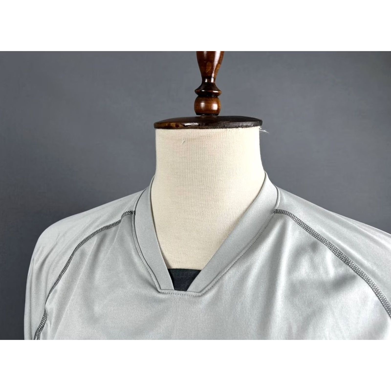 Oakley Oakley Mens T-Shirt Gray Polyester V-Neck Long Sleeve Crew Neck One Size Regular Logo Shirt Men Size US M / EU 48-50 / 2 - 5 Thumbnail