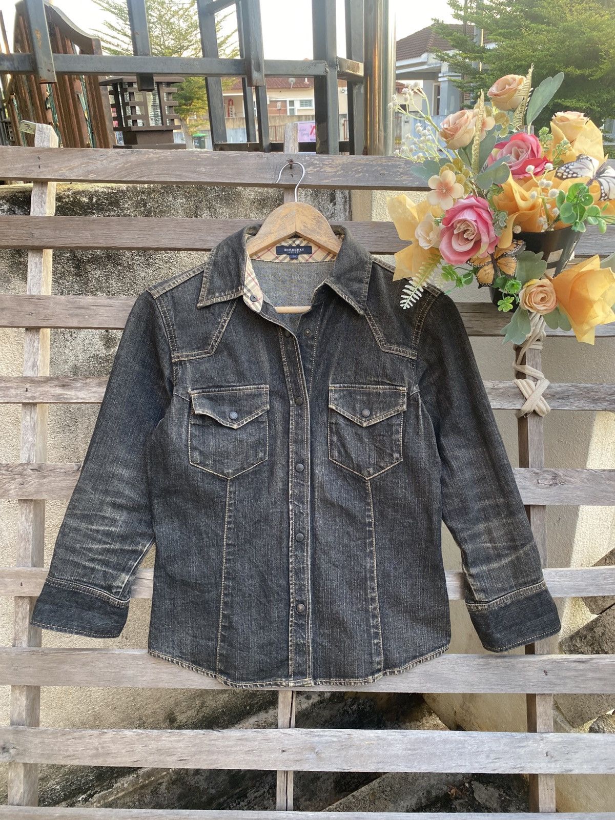 Burberry Vintage Burberry Denim Shirt Button Ups Size M / US 6-8 / IT 42-44 - 4 Thumbnail