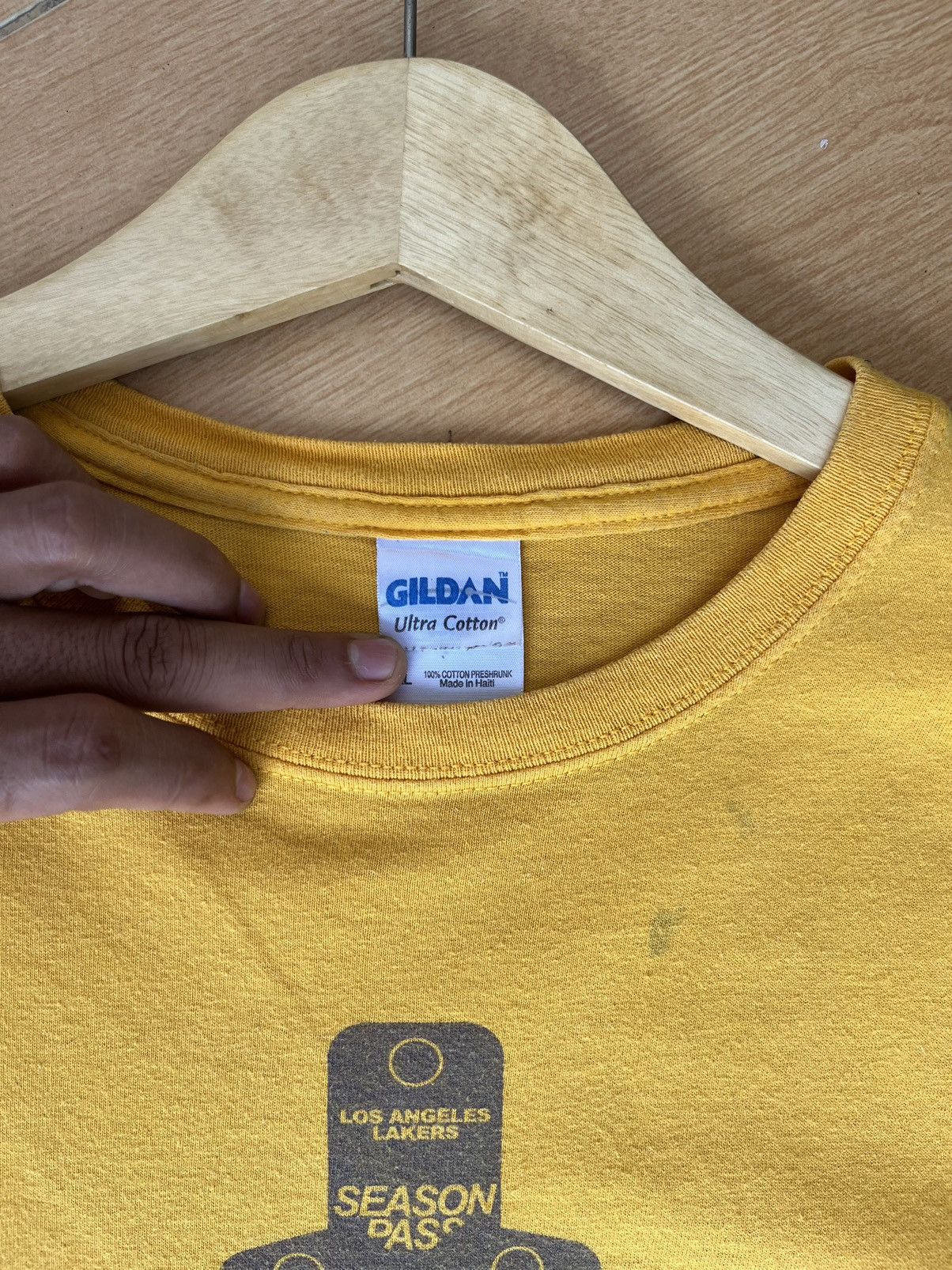 NBA × Vintage 90’s LA Lakers Season Pass Ticket Tees (Old Logo) Size US XL / EU 56 / 4 - 4 Thumbnail