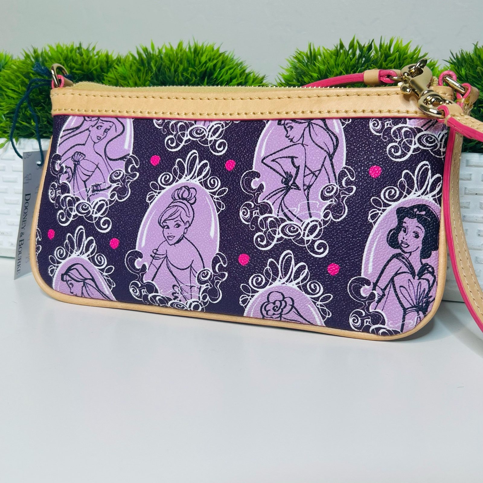 Dooney & Bourke Disney Dooney & Bourke Princess Half Marathon 2015 Wristlet Size ONE SIZE - 7 Thumbnail