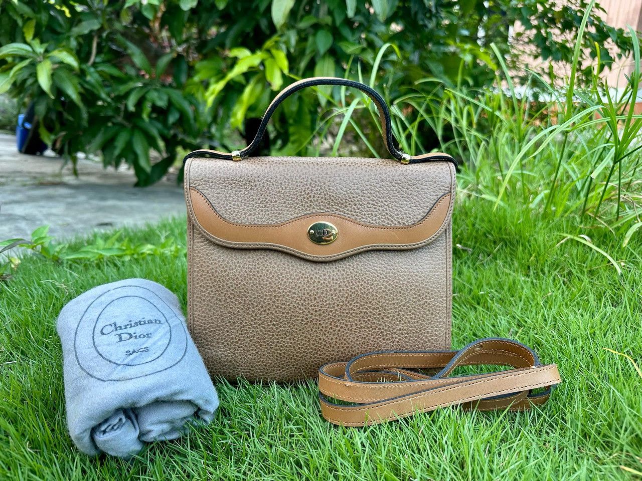 Dior Authentic Christian Dior Beige Leather Kelly Box Top Handle Size ONE SIZE - 1 Thumbnail