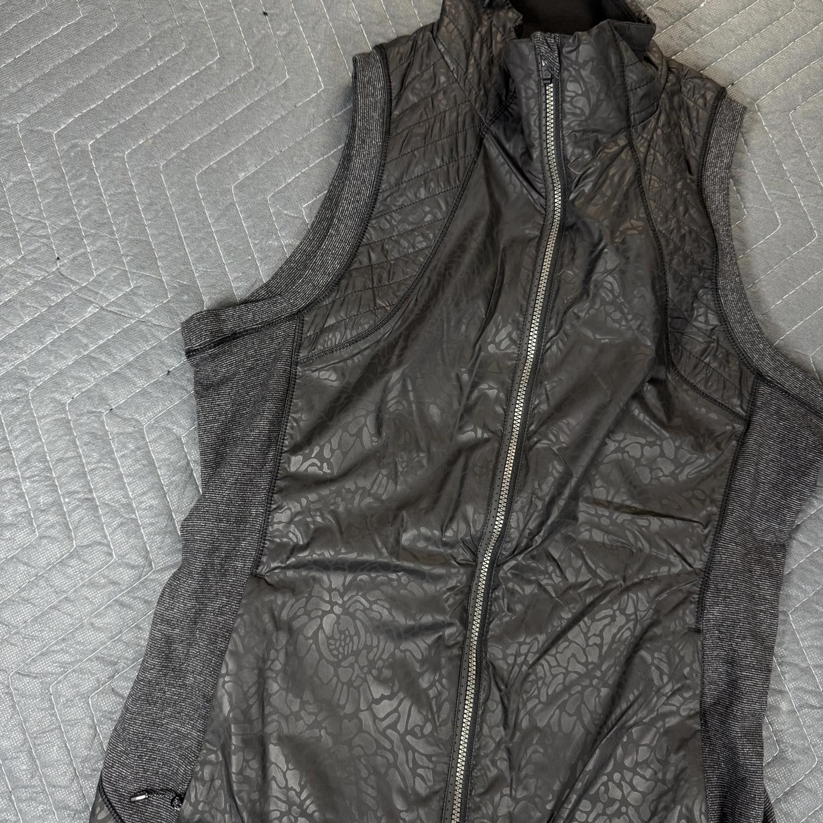 Lululemon Lululemon Womens Zip Vest Size 8 Grey Size M / US 6-8 / IT 42-44 - 2 Thumbnail