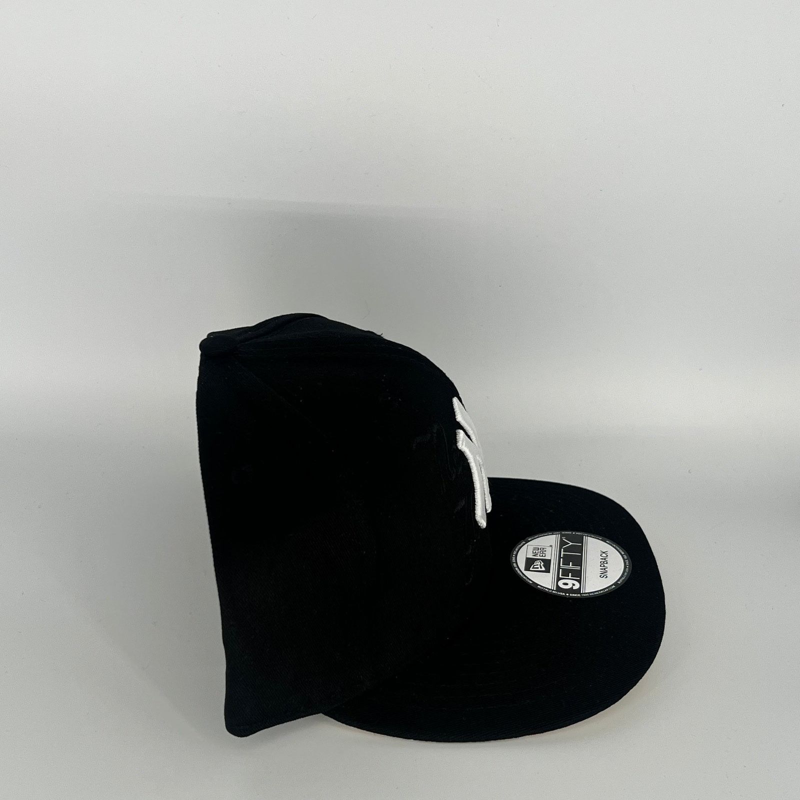 New Era Black New York Yankees NY Overlap New Era 9Fifty Snapback Size ONE SIZE - 3 Thumbnail