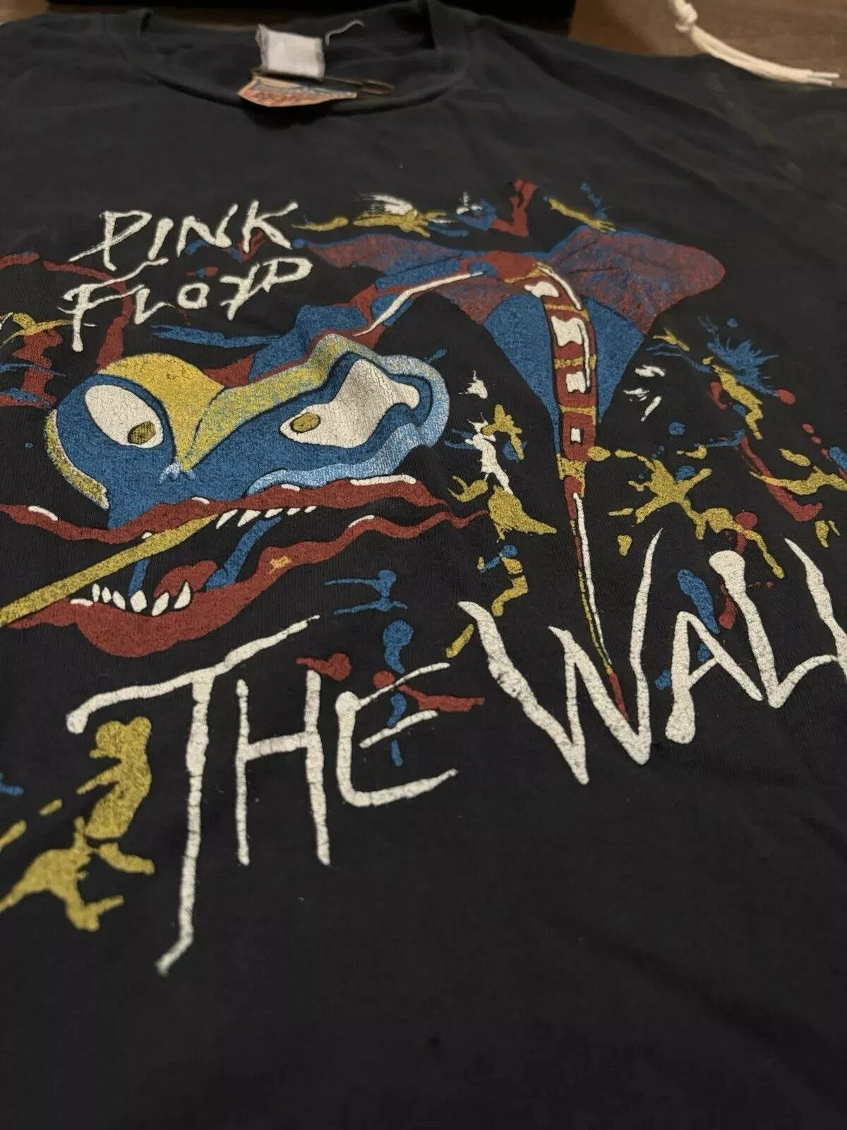 Band Tees × MadeWorn × Pink Floyd RARE Madeworn Pink Floyd The Wall Distressed Medium T-shirt Size US M / EU 48-50 / 2 - 2 Thumbnail