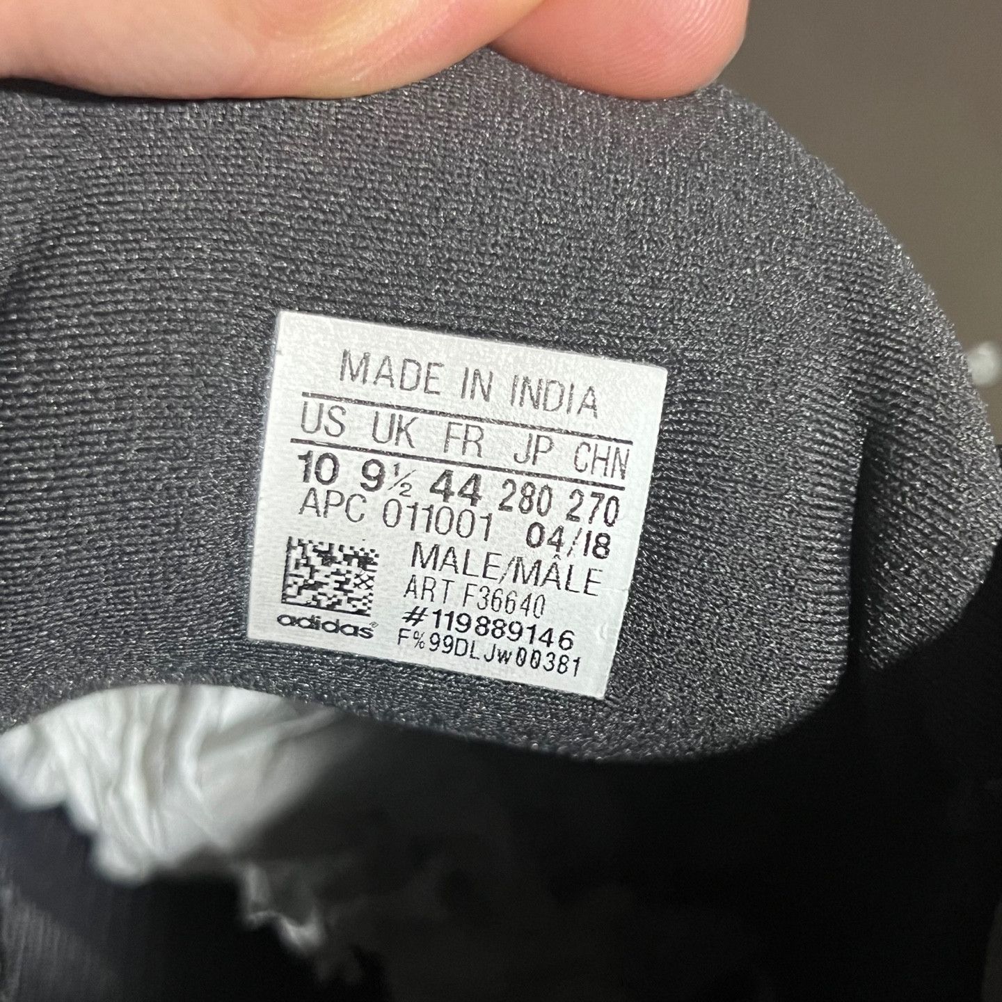 Adidas (SOLD OUT)Adidas Yeezy 500 Utility Black 280 Size US 10 / EU 43 - 9 Thumbnail