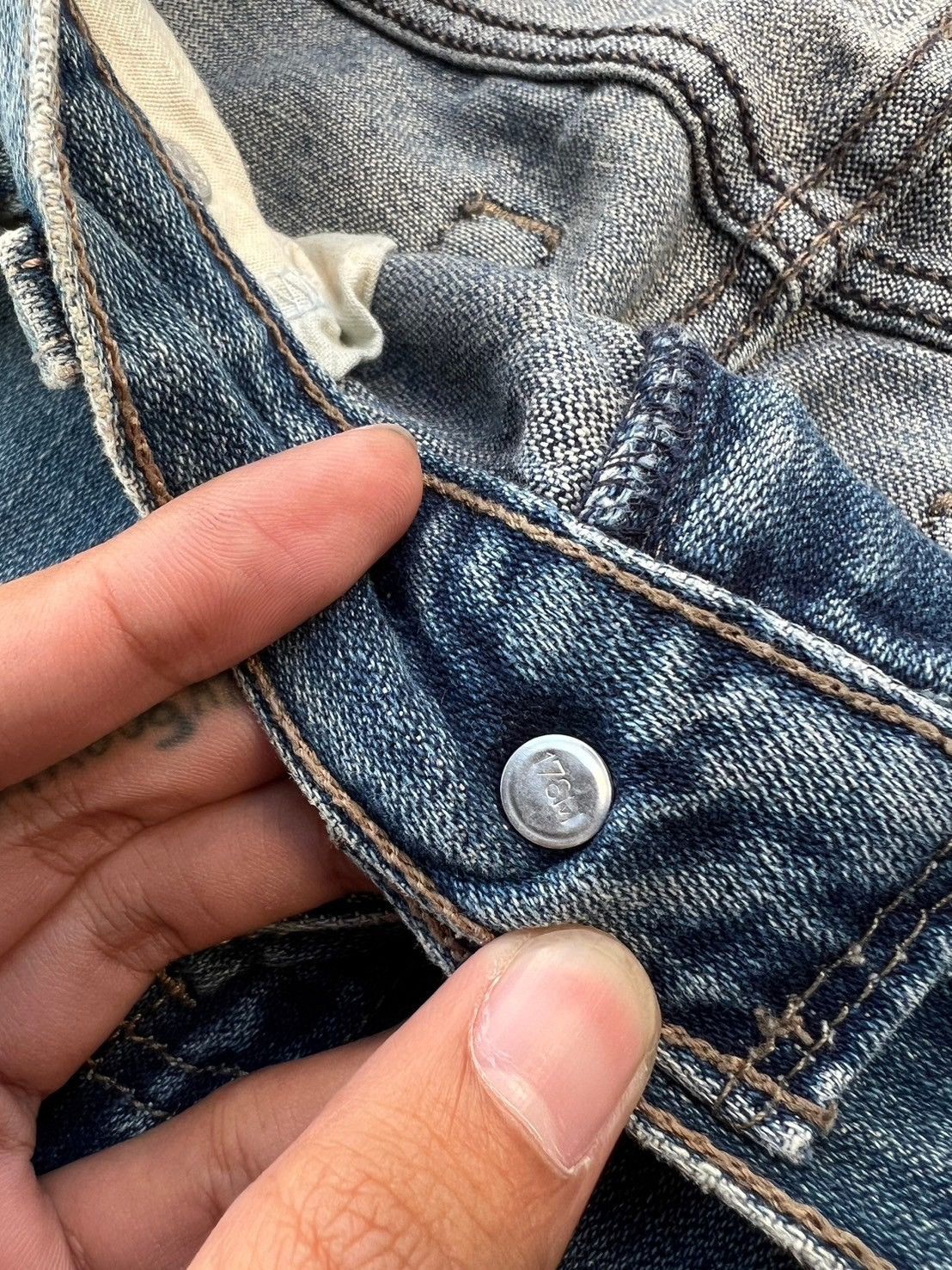 Levi's VINTAGE 2000s LEVI'S 550 DISTRESSED JEANS Size US 31 - 10 Thumbnail