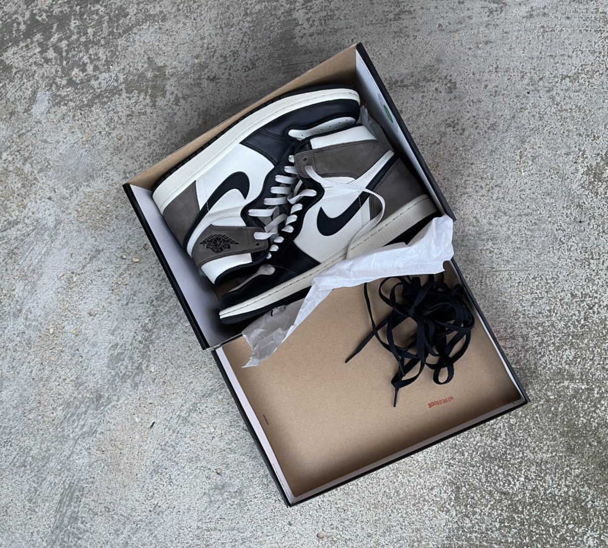 Jordan Brand Air Jordan 1 Retro High OG Dark Mocha Size US 9.5 / EU 42-43 - 8 Thumbnail