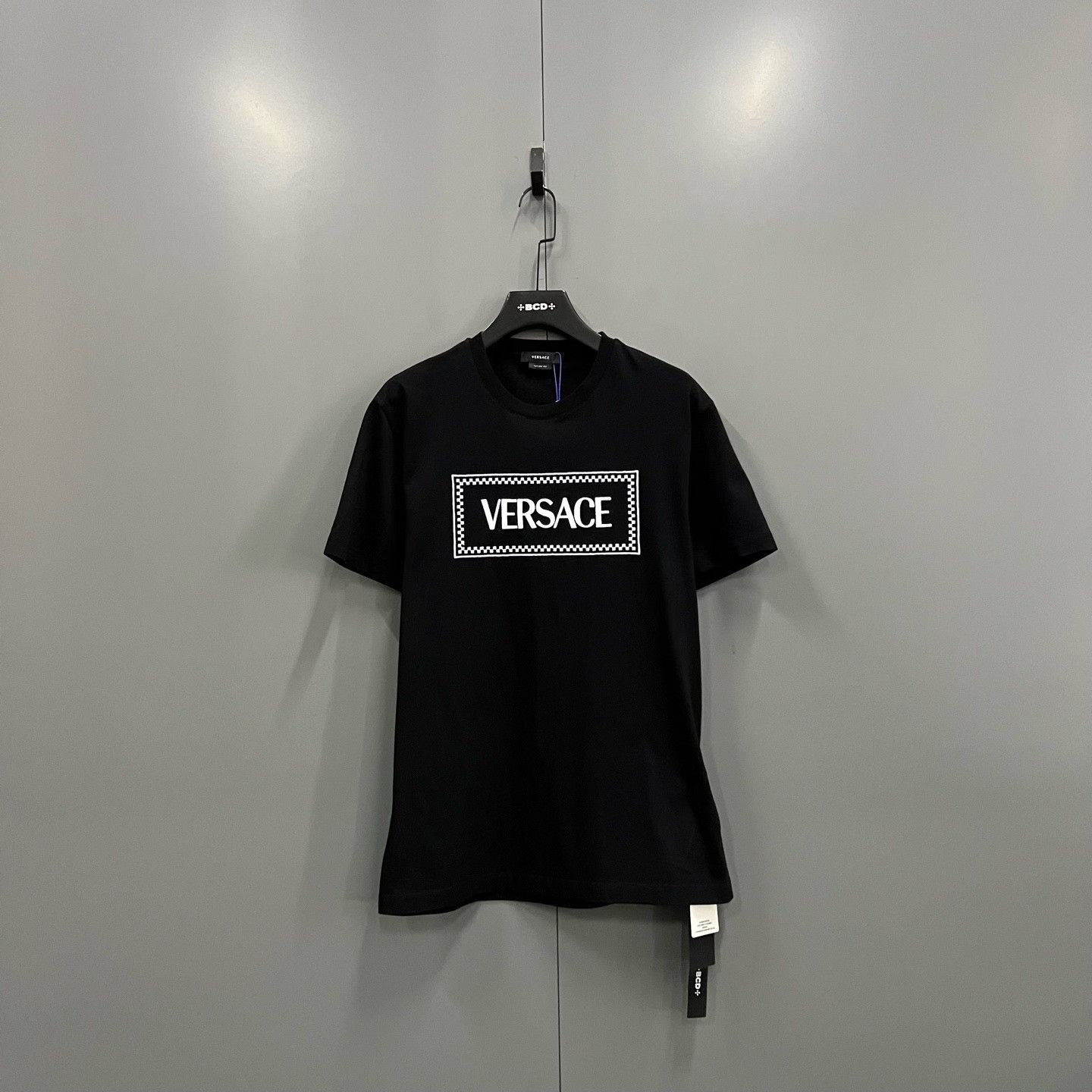 Versace Versace Retro Embroidered Black T-Shirt xl Men Size US XL / EU 56 / 4 - 1 Thumbnail