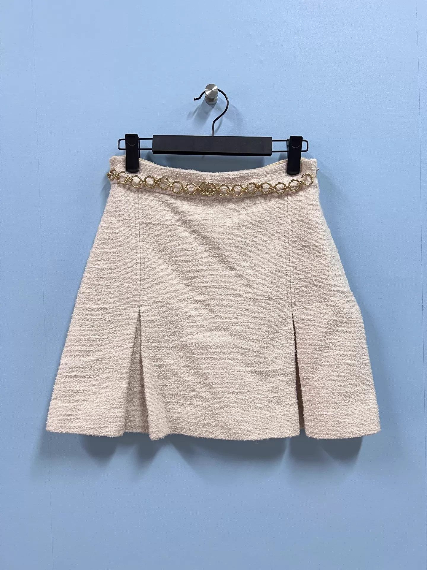 Gucci Gucci Women's White Tweed Chain Detail Mini Skirt 38 99 New Size 26" / US 2 / IT 38 - 1 Thumbnail