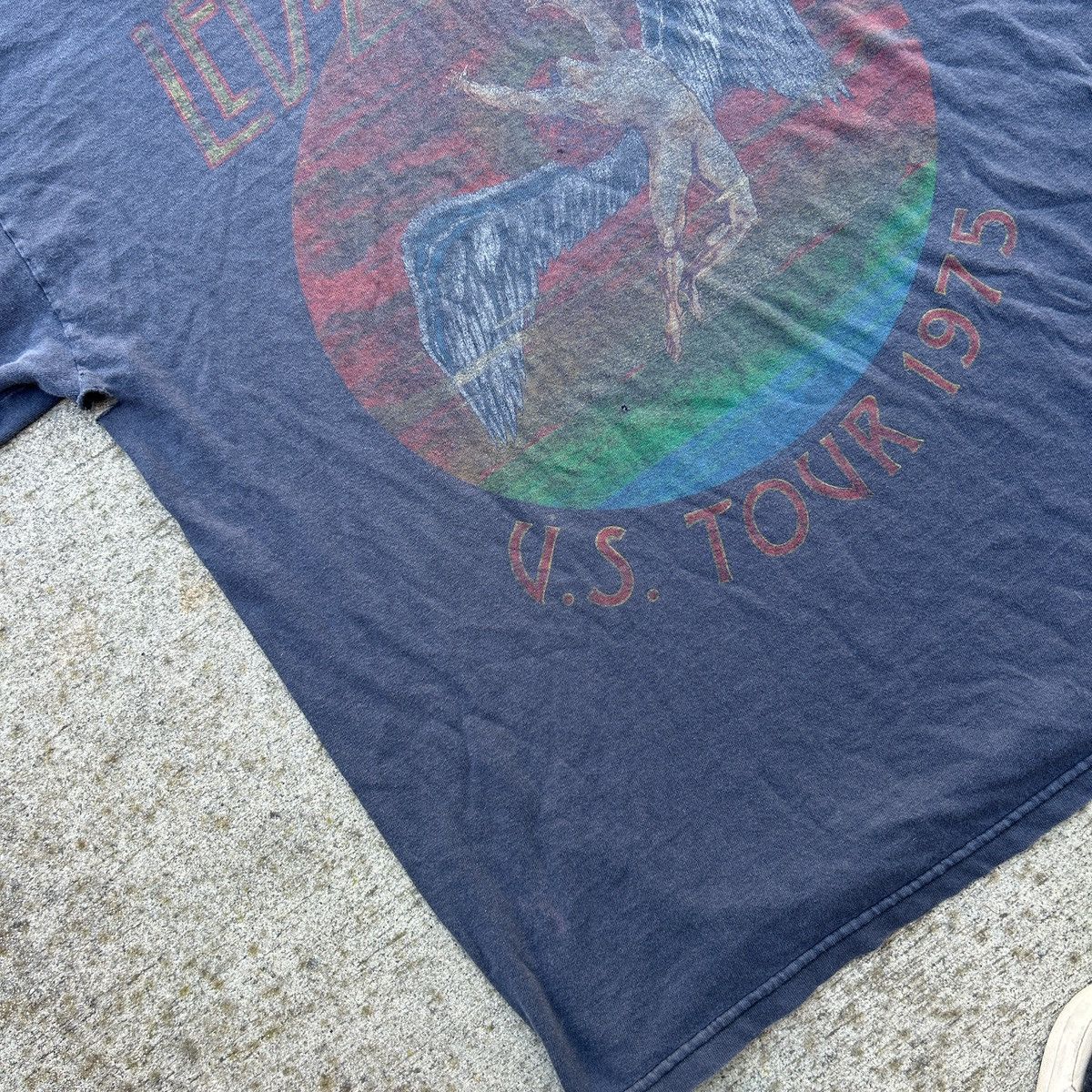 Other Thrashed and distressed led zeppelin 1975 tour shirt Size US XL / EU 56 / 4 - 2 Thumbnail