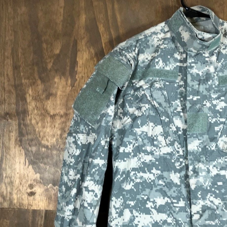 Vintage **ARMY MILITARY COMBAT COAT XS GREEN UNISEX DIGICAM REGULAR** User: **ARMY MILITARY COMBAT JACKET XS GREEN UNISEX** Size US XS / EU 42 / 0 - 4 Thumbnail