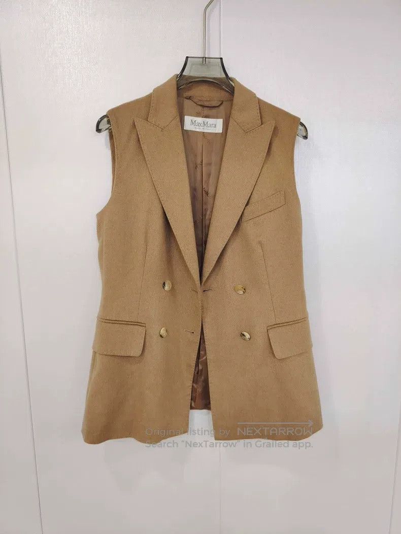 Max Mara Max Mara Solid Color V-Neck Reversible Double-Breasted Ves Size XS / US 0-2 / IT 36-38 - 1 Thumbnail