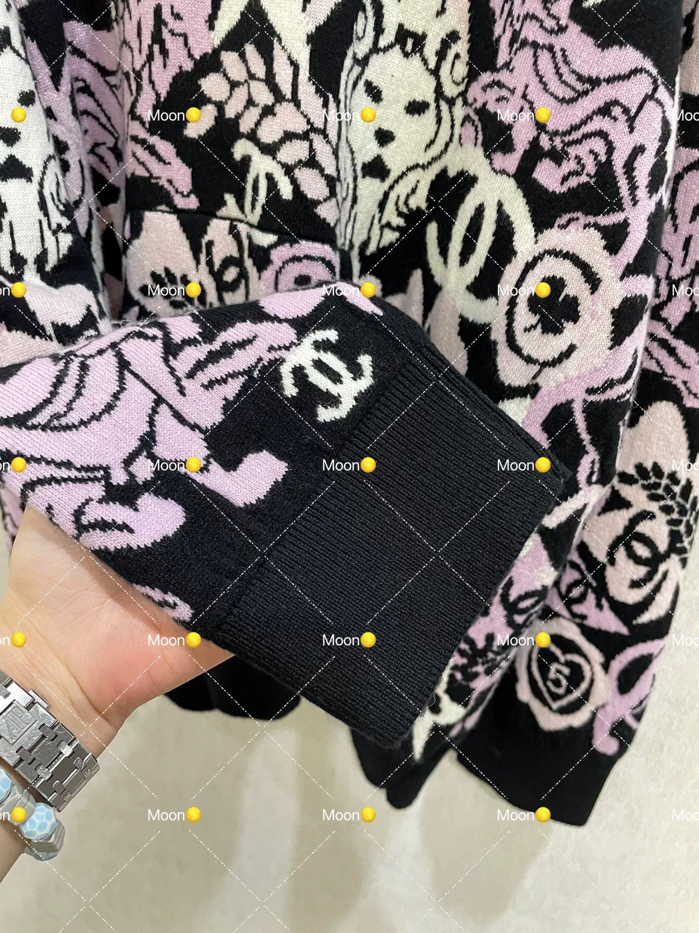 Chanel classy hooded knitwear with iconic patterns Size US XXL / EU 58 / 5 - 3 Thumbnail
