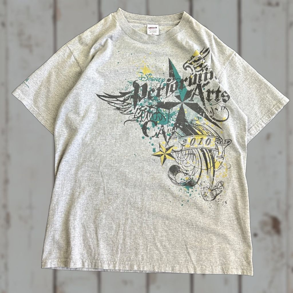 Anvil VINTAGE Disney Performing Arts y2k Graphic Tee T-Shirt L Gray Anvil Unisex Adults 90s Rock Couture Grunge Hipster Retro USA Size US L / EU 52-54 / 3 - 1 Thumbnail