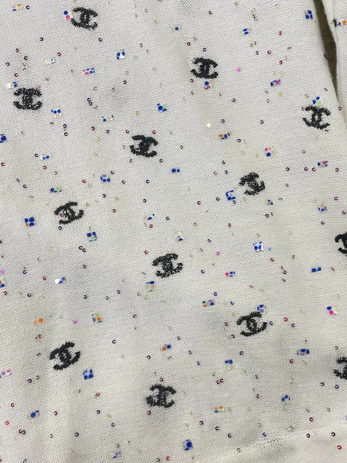 Chanel Chanel White Sequin Full Logo Starry Top Size 34 Size XS / US 0-2 / IT 36-38 - 2 Thumbnail