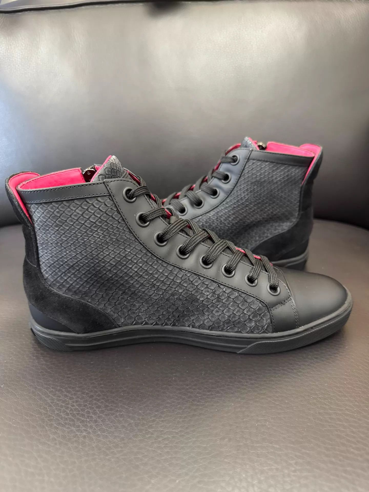 Louis Vuitton LV Black Python High-Top Sneaker Size 40 (New, Minor Wear) Size US 7 / EU 40 - 2 Thumbnail