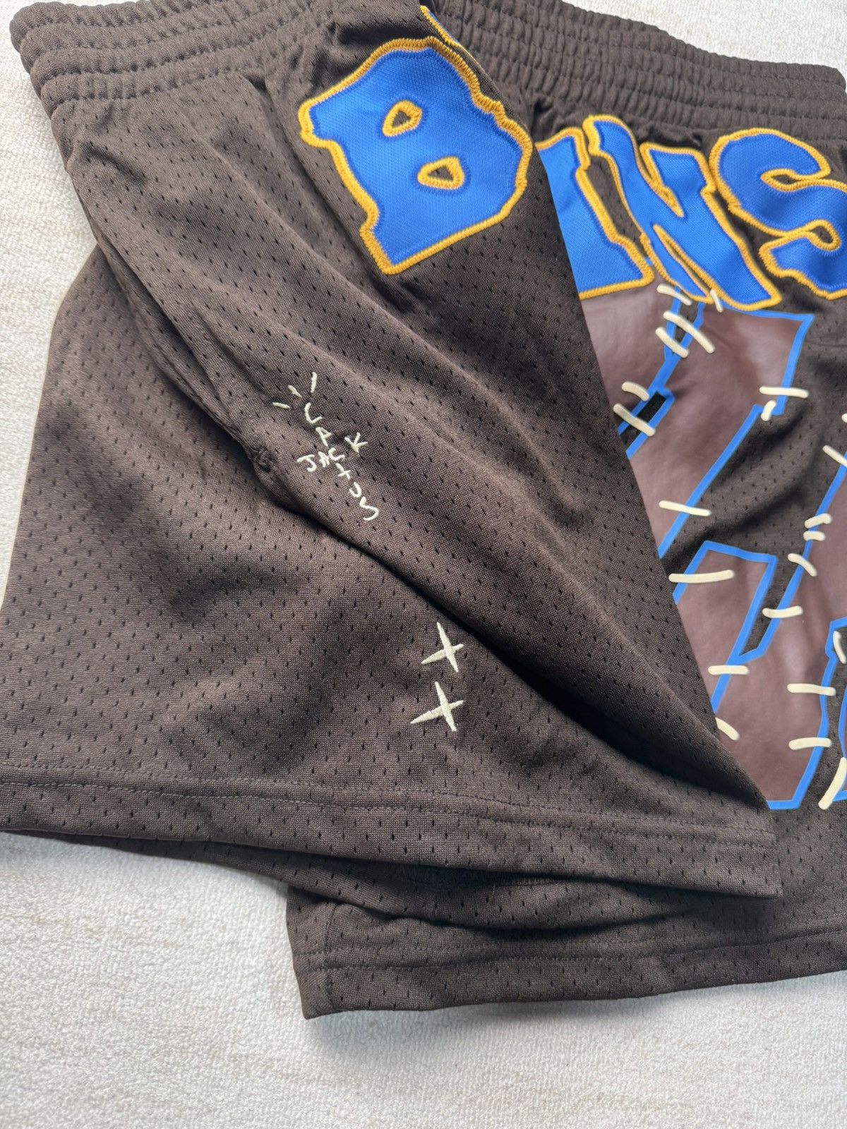 Mitchell & Ness × Travis Scott UCLA shorts xl Size US 36 / EU 52 - 3 Thumbnail