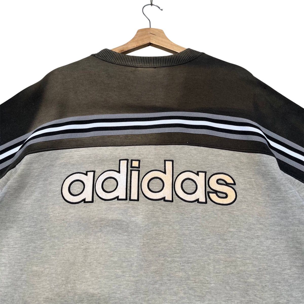 Adidas RARE🔥 Disstressed Vintage 90s Adidas Big Logo Spellout Size US L / EU 52-54 / 3 - 9 Thumbnail