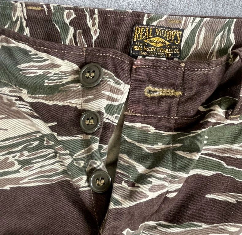 The Real McCoy's The Real Mccoys Size STiger Camouflage Short Pants with Han Size US 38 / EU 54 - 2 Thumbnail