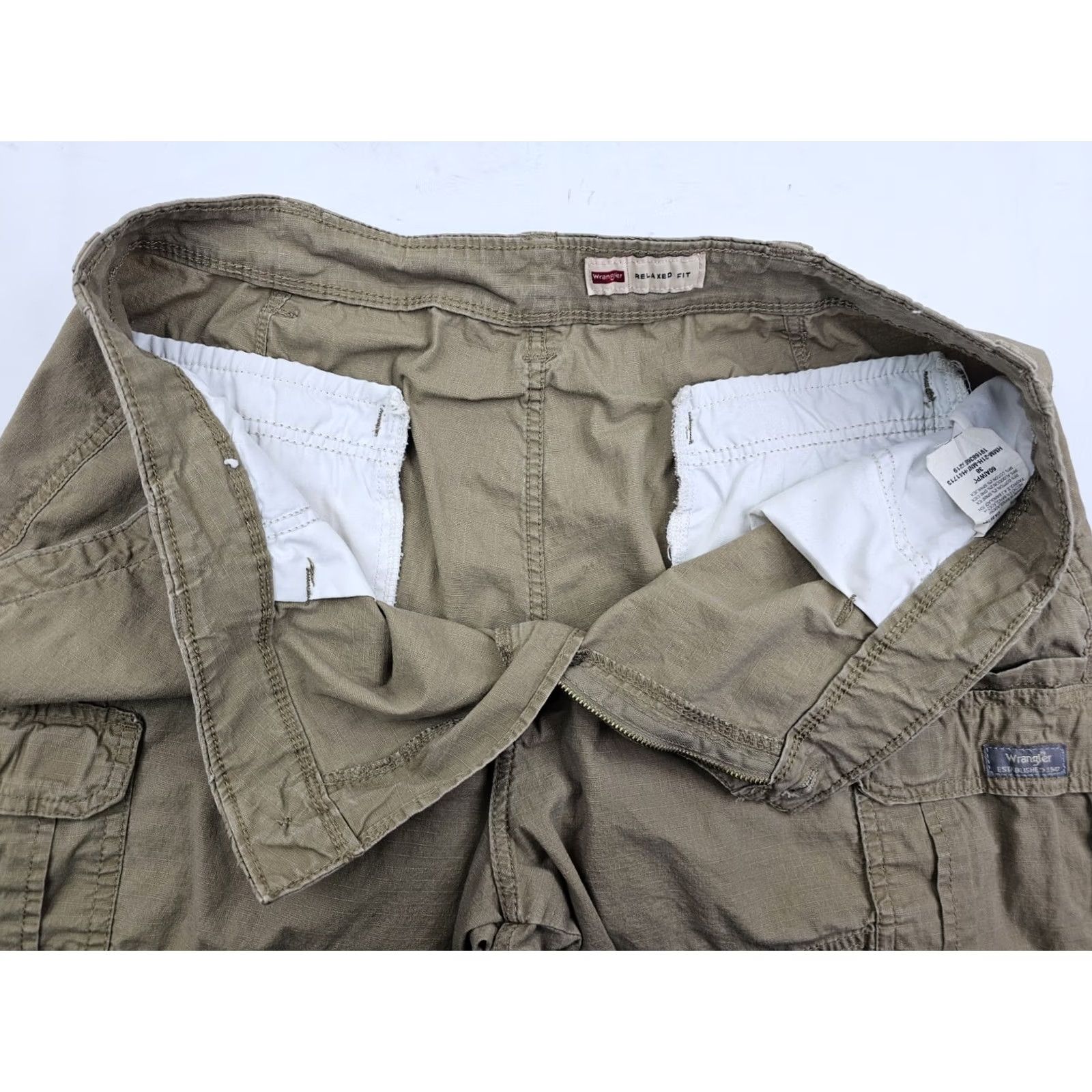 Wrangler Wrangler Relaxed Fit Ripstop Cargo Shorts Men 38 Cargo Pocket Brown Inseam 9.5" Coyote Tan Ripstop Modern Outdoor Casual Workwear Size US 38 / EU 54 - 7 Thumbnail